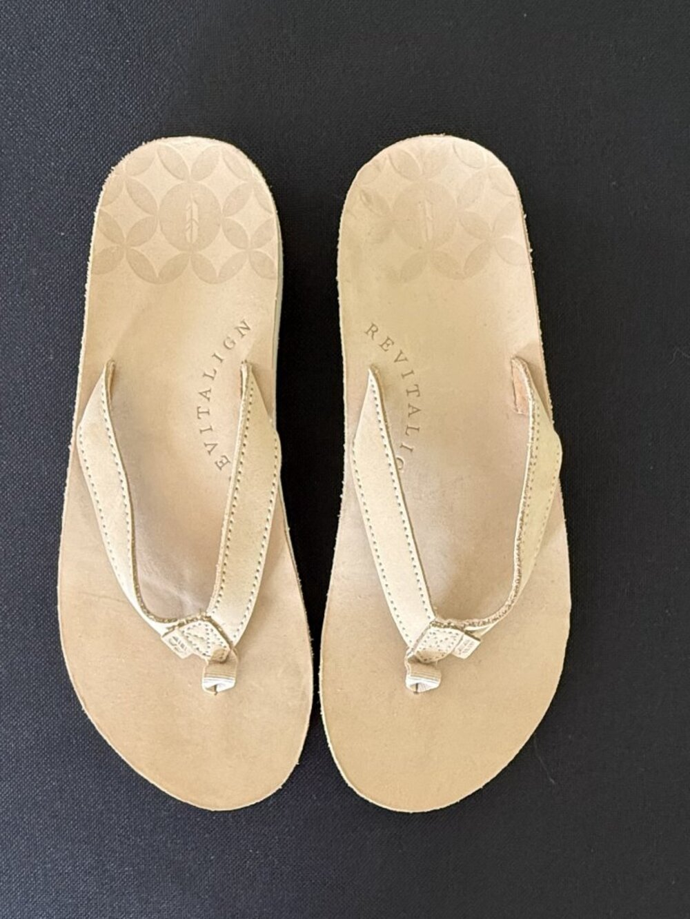 NWOB Revitalign Zuma Bleached Sand Orthotic Flip Flop 7B